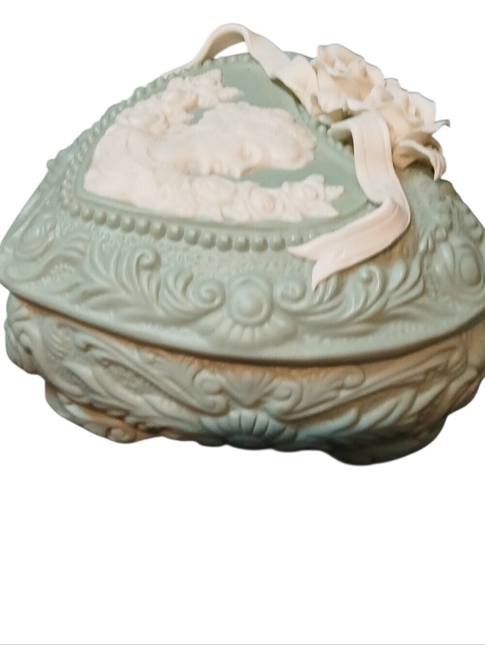 Vintage Ceramic & Faux Ivory Roses & Ladies Bust Jewelry Box Shaped Like A Heart - Picture 15 of 15